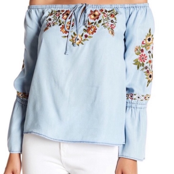 cupcakes & cashmere Tops - Cupcake and Cashmere Adrien off-the Shoulder Top